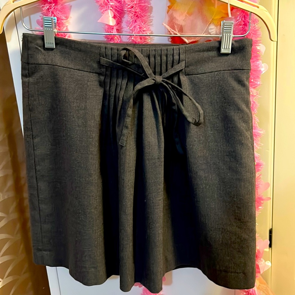 Dark gray Gap mini skirt with pleats. Size 6